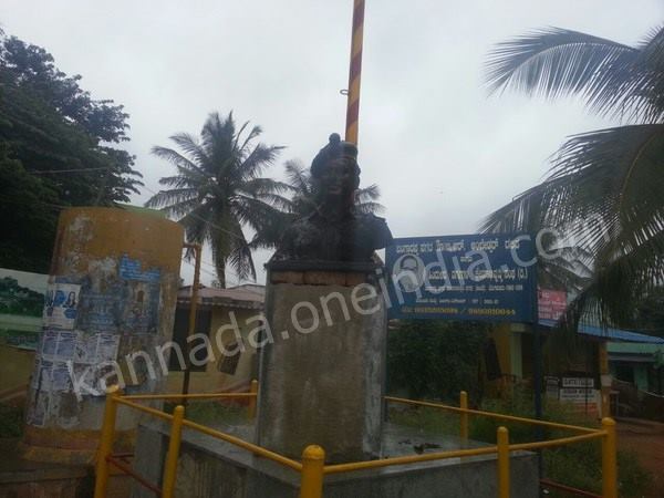 ಪ್ರತಿಮೆಗೆ ಬೆಂಕಿ