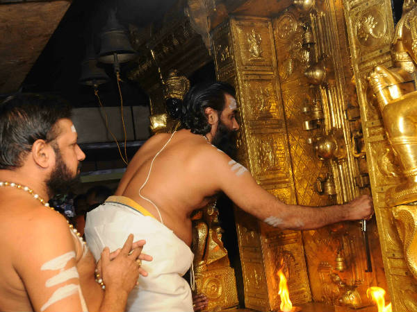 ಪ್ರಧಾನ ಅರ್ಚಕರ ಅಧಿಕಾರ ಹಸ್ತಾಂತರ