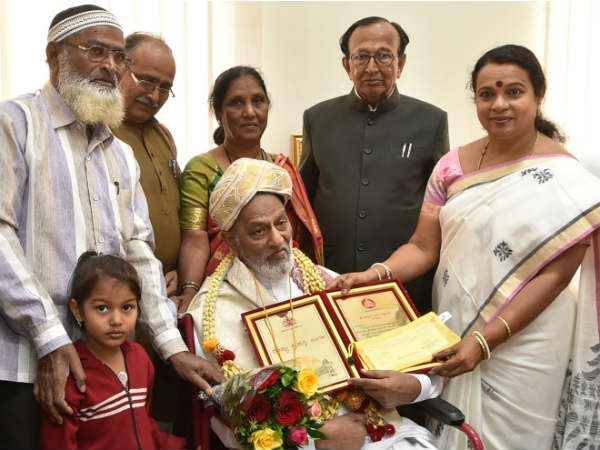 ಕಲಾವಿದ ಅಬ್ದುಲಸಾಬ್ಗೆ ರಾಜ್ಯೋತ್ಸವ ಪ್ರಶಸ್ತಿ ವಿತರಣೆ