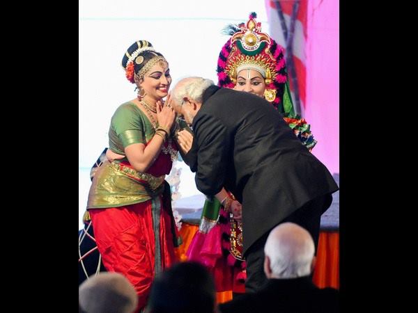ಮೋದಿ ನಮಸ್ಕಾರ !