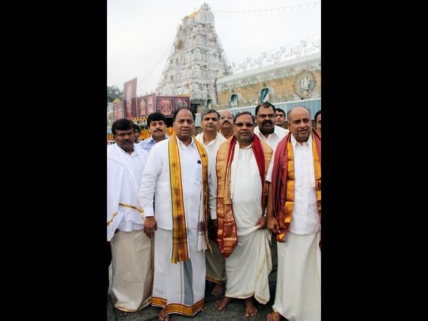 ತಿಮ್ಮಪ್ಪನ ದರ್ಶನದ ನಂತರ ಗ್ರೂಪ್ ಫೋಟೋ