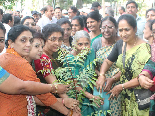 ತೇಜಸ್ವಿನಿ ಅನಂತ್ ಕುಮಾರ್, ತಾರಾ ಭಾಗಿ