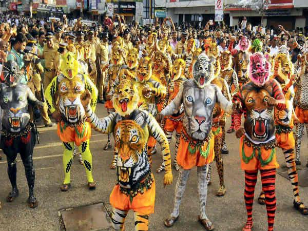 ಮೊದಲು ಈ ನೃತ್ಯ ಯಾರು ಮಾಡುತ್ತಿದ್ದರು?