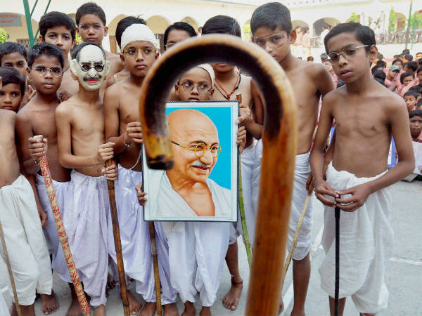 ರಾಷ್ಟ್ರಪಿತನಿಗೆ ಮಕ್ಕಳ ನಮನ