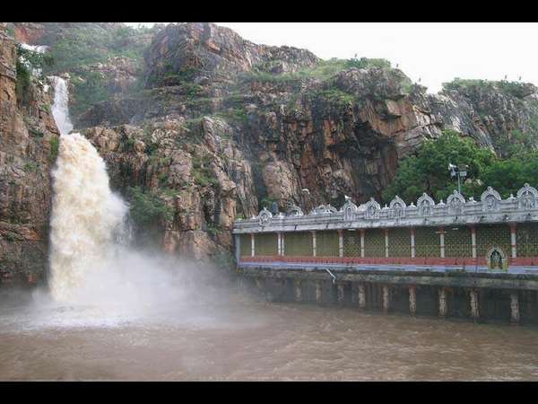 ಧಾರಾಕಾರ ಮಳೆಗೆ ಅಣೆಕಟ್ಟುಗಳು ಭರ್ತಿ