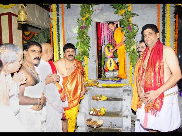 ಭಾನುವಾರ ಶ್ರೀ ಕೃಷ್ಣ ಪ್ರತಿಷ್ಠಾಪನೆ ಕಾರ್ಯಕ್ರಮ