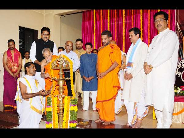 ಸ್ವಾರ್ಥ ಮರೆತು ಎಲ್ಲರೂ ಸೇವೆ ಮಾಡೋಣ