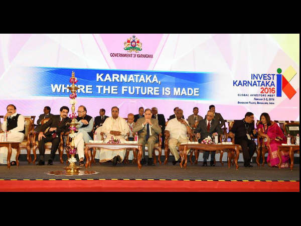 ವೇದಿಕೆ ಮೇಲೆ ಉದ್ಯಮಿಗಳು