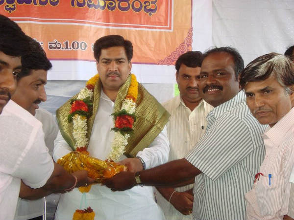 ಬೆಂಬಲಿಗರು ಕಾಂಗ್ರೆಸ್ನಿಂದ ಸ್ಪರ್ಧಿಸುತ್ತಾರೆ