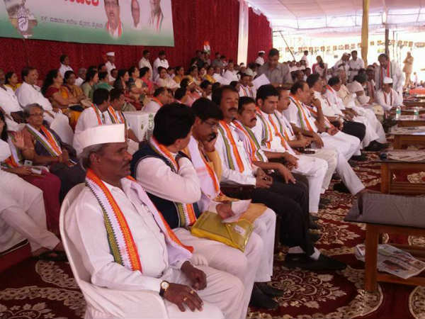 ಸಚಿವರುಗಳಿಗೆ ಮಾತಿನಲ್ಲೇ ಚುಚ್ಚಿದರು
