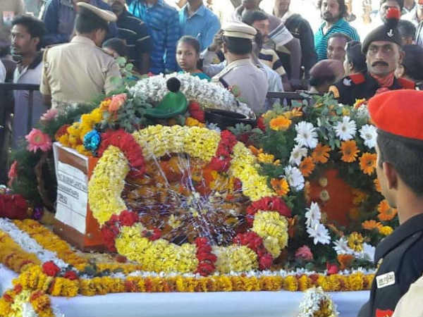 ಬೊಂಬಡಾ ಹೊಡೆದುಕೊಳ್ಳದವರು ದೇಶಭಕ್ತರಲ್ಲವೆ?
