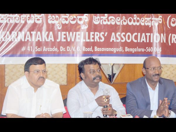 ಬೈಕ್ ಜಾಥಾ ನಡೆಸಿ ಆಕ್ರೋಶ