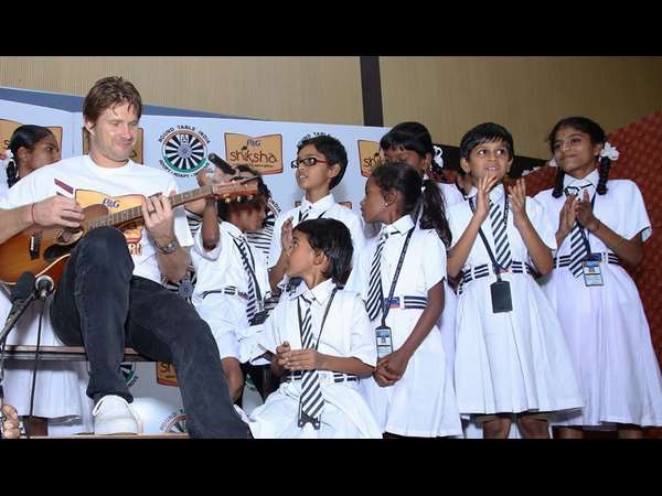 ಮಕ್ಕಳ ಜತೆ ಸಂಗೀತಗಾರ ಶೇನ್ ವಾಟ್ಸನ್ ರಸನಿಮಿಷ