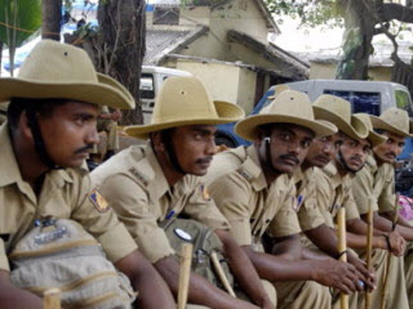 ಅಪ್ಪನ ಹೋಟೆಲ್ಲಿನಿಂದ ಟೀ ಸರಬರಾಜು