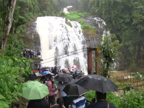 ನಡೆದೇ ಹೋಗುವುದಾದರೆ ಅದರ ಮಜಾವೇ ಬೇರೆ