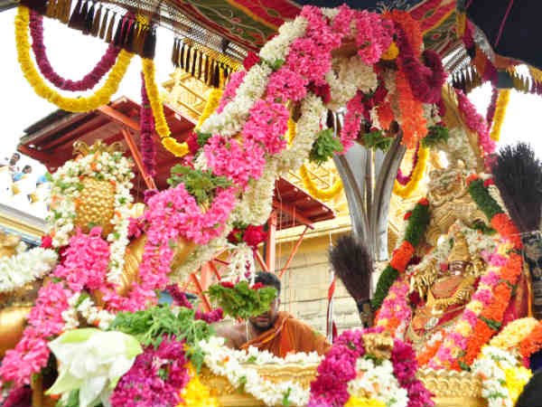 ನಾಡದೇವತೆಗೆ ಹೂವಿನ ಅಲಂಕಾರ