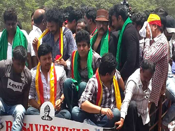 3. ಬೆಂಬಲಕ್ಕೆ ಸ್ಯಾಂಡಲ್ ವುಡ್