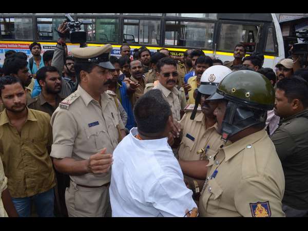 ಮಾತಿನ ಚಕಮಕಿ