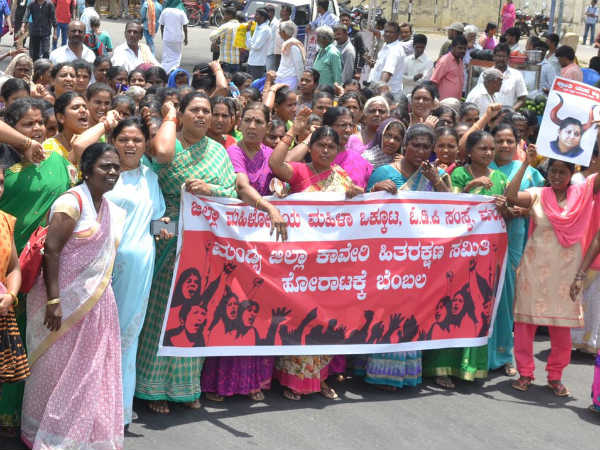 ವಿವಿಧ ಸಂಘಟನೆಗಳ, ಮಹಿಳೆಯರ ಪ್ರತಿಭಟನೆ