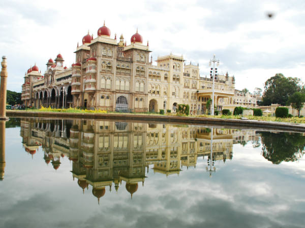 ಕೋಟೆ, ಅರಮನೆ