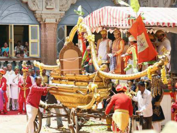 ಯದುವೀರರಿಂದ ಪೂಜೆ ಹೋಮ ಹವನ