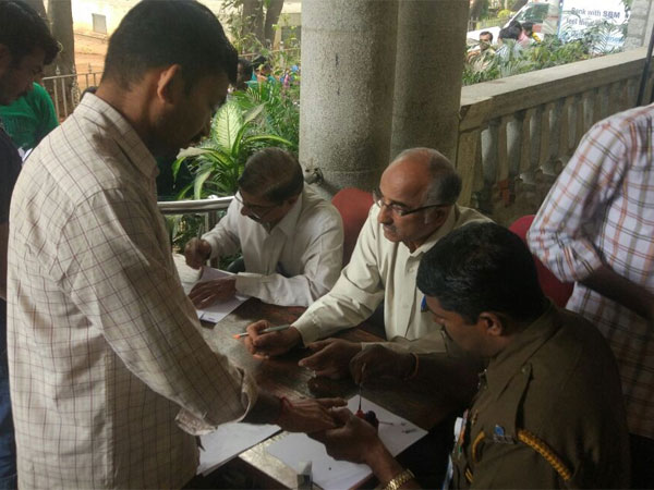 ಹಣದೊಂದಿಗೆ ಇಂಕು ಪ್ರೀ ನಾ?