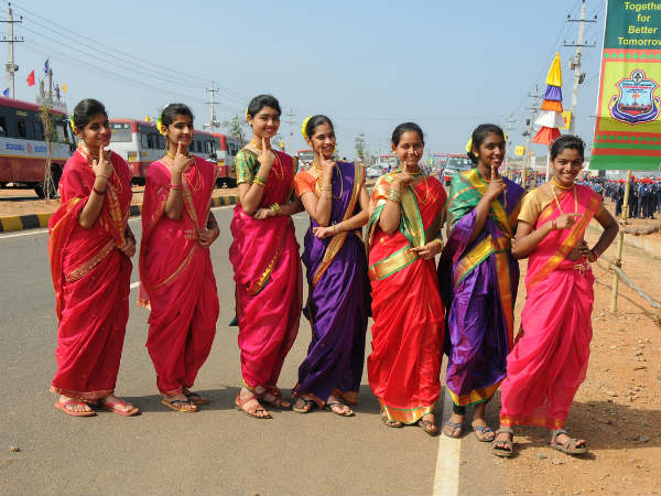 ಸಾಂಸ್ಕೃತಿಕವಾಗಿ ಉಡುಗೆಯಲ್ಲಿ ವಿದ್ಯಾರ್ಥಿಗಳು