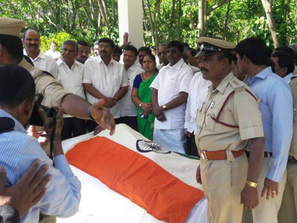 ಹಾಲಹಳ್ಳಿಯಲ್ಲಿ ಜನನ, ಕುಟುಂಬ ಹಿನ್ನಲೆ