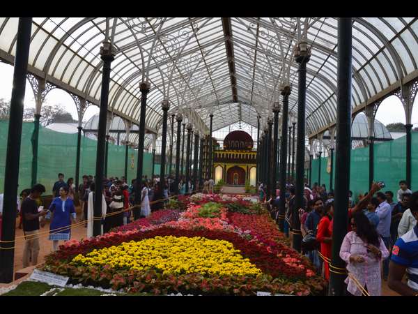 ಕಲಾಸಕ್ತರ ಜನಜಂಗುಳಿ