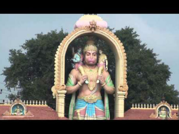 ಆಂಜನೇಯನಿಗೆ ಉದ್ದಿನವಡೆ ಹಾರ