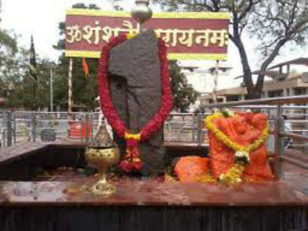 ಶನಿಗೆ ತೈಲಾಭಿಷೇಕ