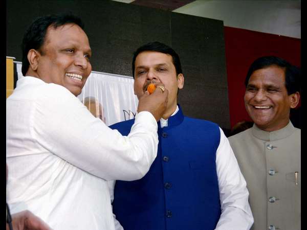 ಸರಳ ಬಹುಮತ ಕಷ್ಟ