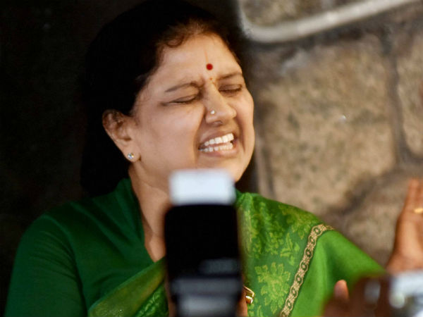 ಕಾನೂನಿನ ಕಣ್ಣಿಗೆ ಮಣ್ಣೆರಚುತ್ತಿದ್ದಾರೆ?