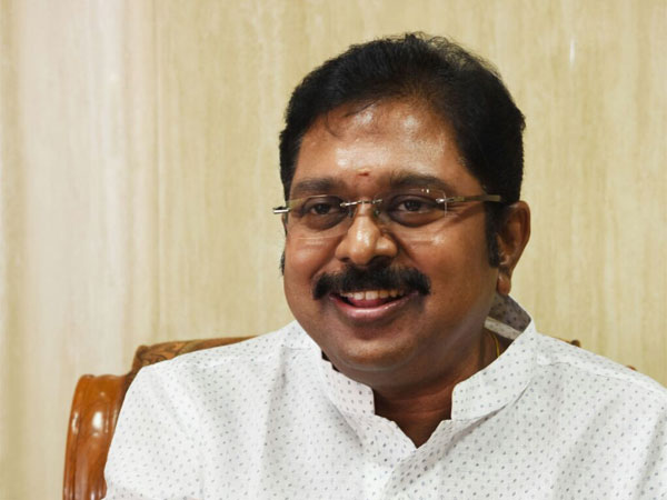 ಅರೋಪಗಳಲ್ಲಿ ಮುಳುಗೇಳುತ್ತಿರುವ ದಿನಕರನ್