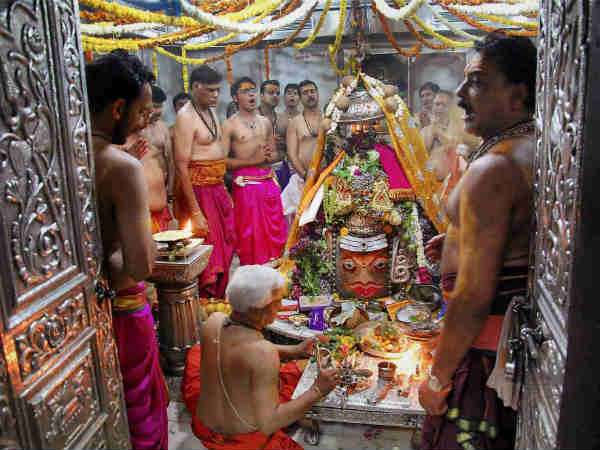 ಗಂಧ-ನೀರಿನ ಅಭಿಷೇಕ