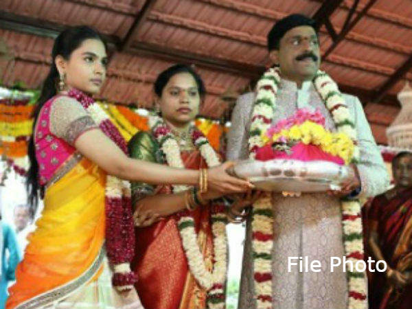 ಜನಾರ್ದನ ರೆಡ್ಡಿ ಮತ್ತು ಪತ್ನಿ ಕಣಕ್ಕೆ