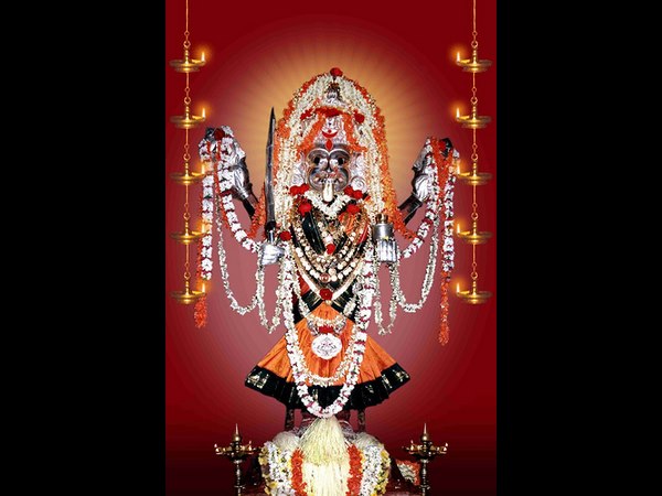 ಇವಳನ್ನು ನೆಮ್ಮದಿಯಿಂದ ಇರಲು ಬಿಡುವುದಿಲ್ಲ