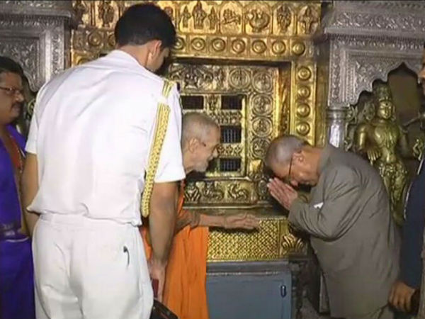 ಪ್ರವಾಸಿ ಮಂದಿರದಿಂದ ಕೃಷ್ಣ ಮಠಕ್ಕೆ