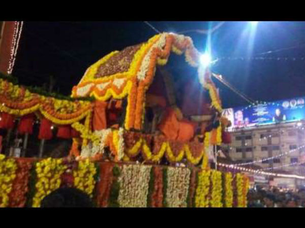 ಶ್ರೀಗಳ ಪಾದ ಧೂಳಿಗೂ ನಾವು- ನೀವು ಸಮರಲ್ಲ