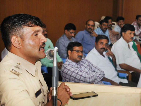 Mysuru SP Ravi D Channannanavar meets farmers Mysuru SP Ravi D Channannanavar meets farmers