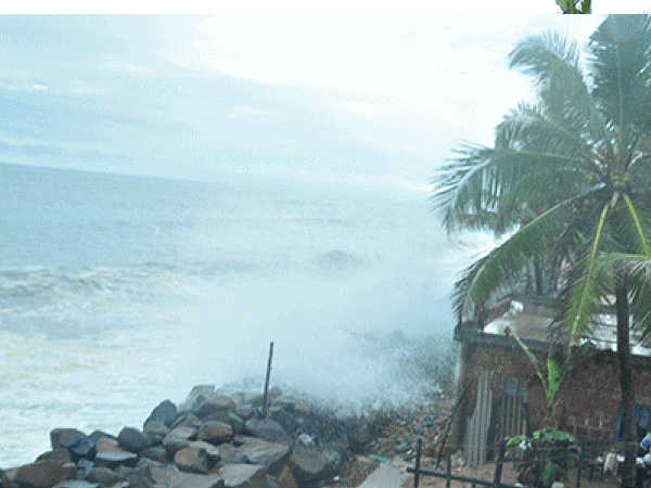 Sea erosion intensifies in Ullal, many houses in danger zone Sea erosion intensifies in Ullal, many houses in danger zone
