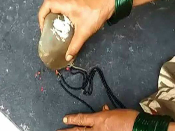 ನಿದ್ದೆಗೆಟ್ಟು ಹವಳ ಪುಡಿ ಮಾಡಿದ ಲಲನೆಯರು!