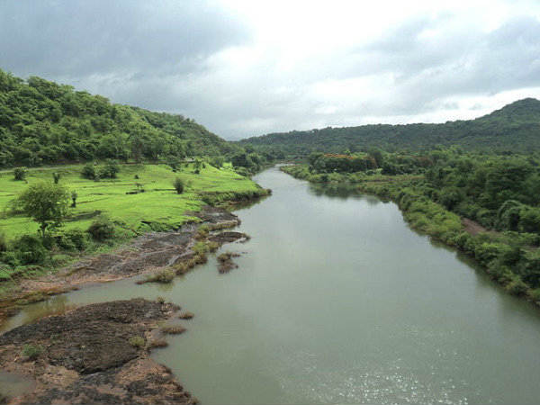 ಒಬ್ಬರಿಗೊಬ್ಬರು ಬೊಟ್ಟು ಮಾಡುತ್ತಿರುವ ಪಕ್ಷಗಳು