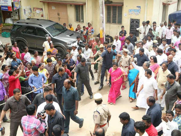 ಕಾರ್ಮಿಕರ ಕಷ್ಟ ವಿಚಾರಿಸಿದ ಸಿಎಂ
