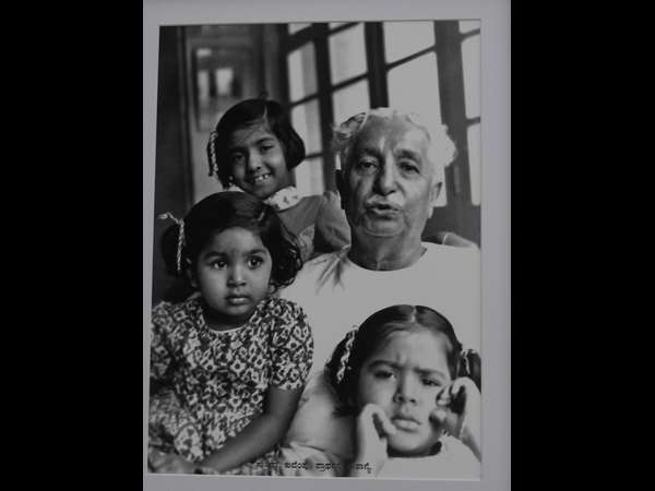 ಮೊಮ್ಮಕ್ಕಳೊಂದಿಗೆ ಕುವೆಂಪು ತಾತ