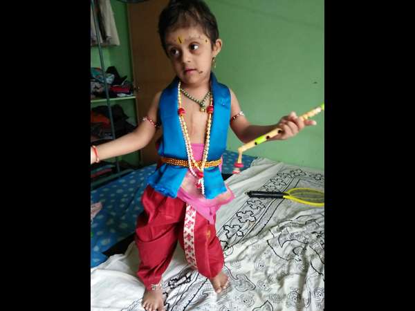ಸೊಳ್ಳೆ ಕಾಟದಲ್ಲಿ ಪೋಸ್ ಕೊಡೋದು ಹೆಂಗಪ್ಪ?!