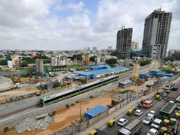 ಹಾವು ಹರಿದಂಥ ರಸ್ತೆಯಲ್ಲಿ ಮೆಟ್ರೋ ಸಂಚಾರ