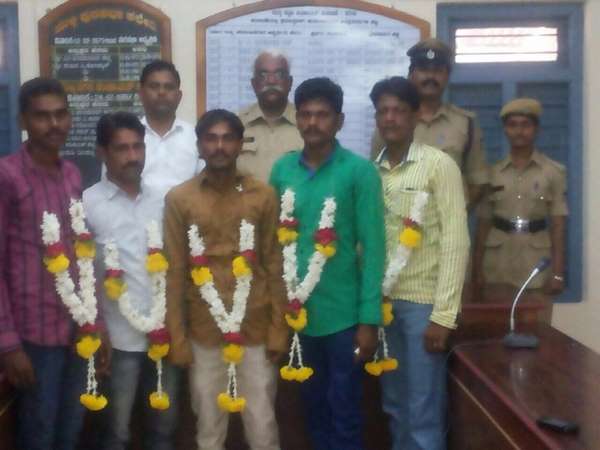 ಐವರ ಹೆಸರು ಹಾಗೂ ಸಂಪರ್ಕ ಸಂಖ್ಯೆ