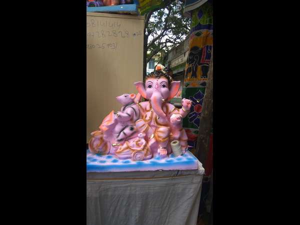 ಮುಗಿ ಬಿದ್ದ ಜನ
