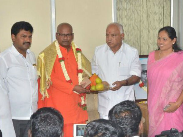 ಮೆಚ್ಚುಗೆ ವ್ಯಕ್ತಪಡಿಸಿದ ಮಾದಾರ ಚೆನ್ನಯ್ಯ ಸ್ವಾಮೀಜಿ